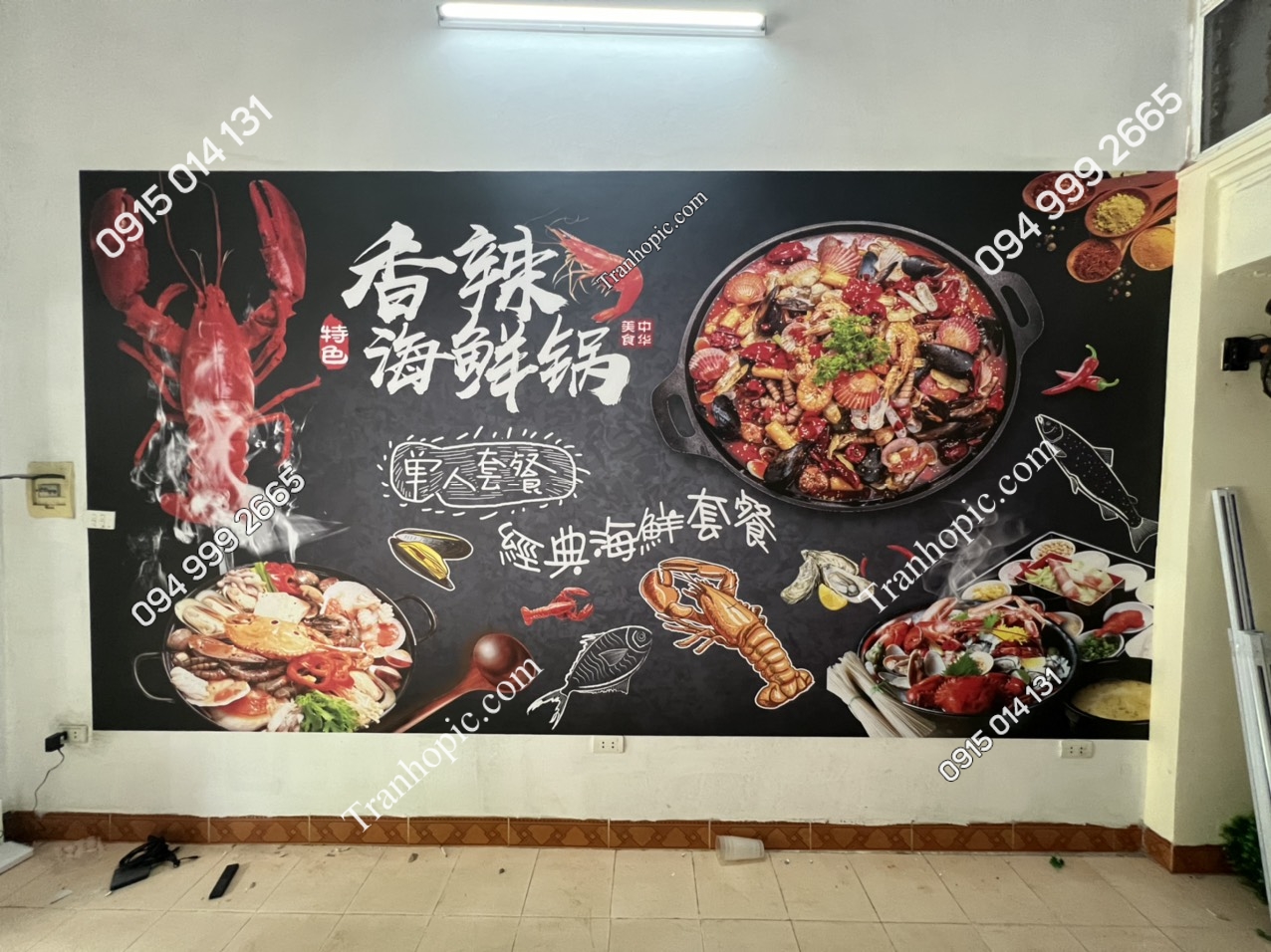 Tranh dán tường 3D quán nhậu lẩu nướng nền đen độc đáo